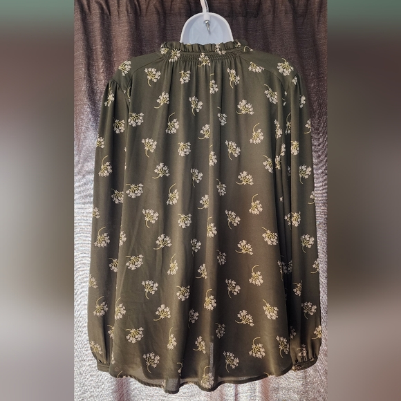 LOFT green floral blouse - Picture 2 of 3